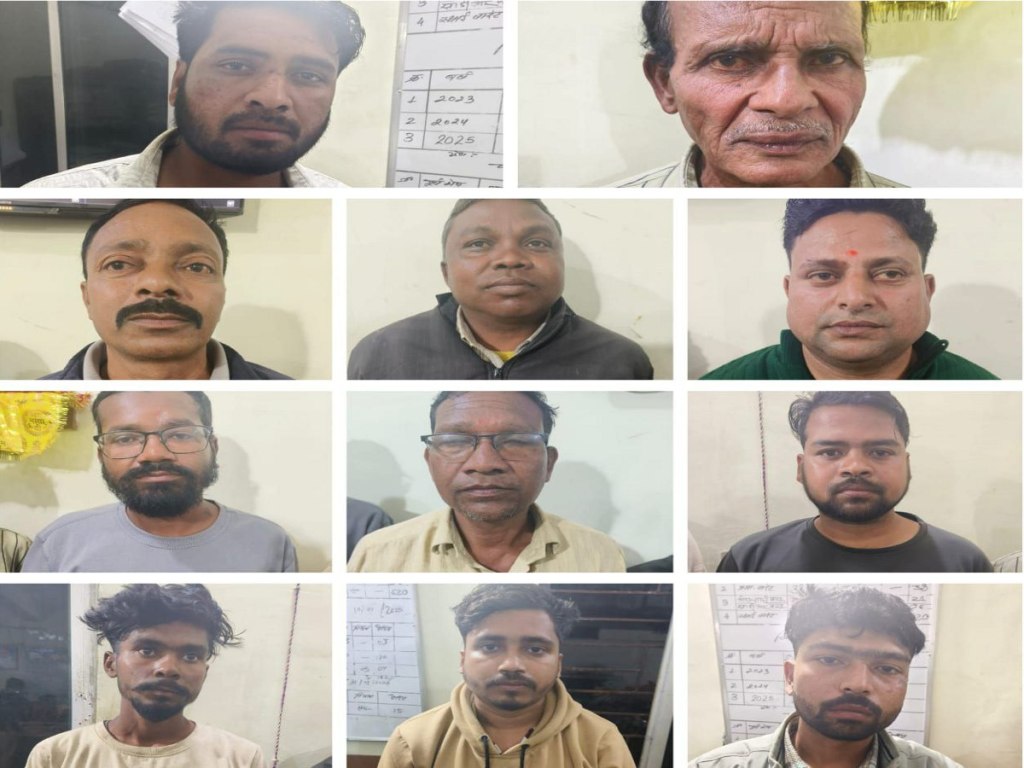 Gamblers arrested: पुरुषों के फड़ में बैठकर 4 महिलाएं भी खेल रही थीं जुआ, अचानक पहुंच गई पुलिस, 15 गिरफ्तार