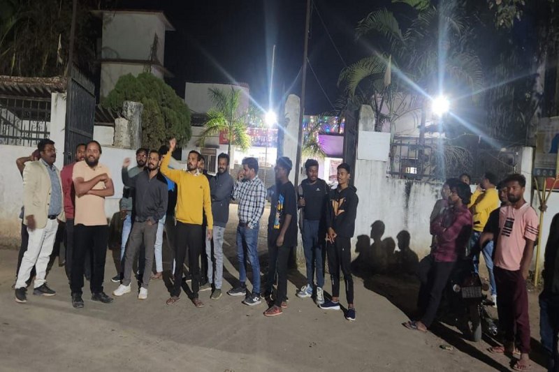 Big fraud: कांग्रेस पार्षद प्रत्याशी समेत 4 लोगों पर युवक ने लगाया 35 लाख की ठगी का आरोप, किया थाने का घेराव