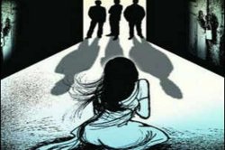 CG Gangrape: घर में अकेली महिला से एक समुदाय विशेष के 5 लोगों ने किया गैंगरेप,
पूछा था कि पति कहां है? जब बताया कि… - image