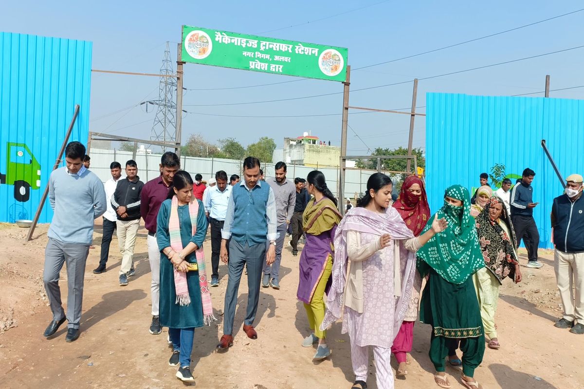 VIDEO: जिला कलेक्टर डॉ आर्तिका शुक्ला ने कचरा ट्रांसफर स्टेशन का निरीक्षण किया