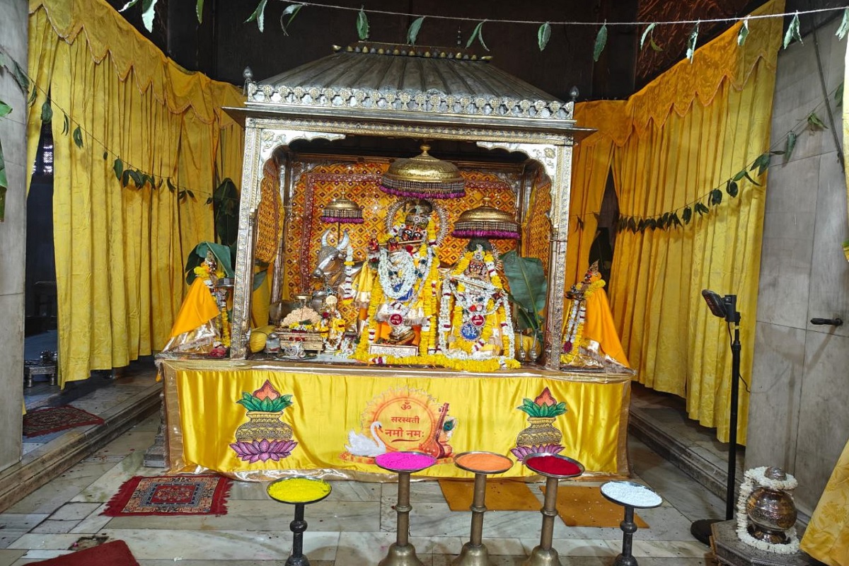 Basant Panchami : गोविंददेवजी काे धारण कराई पीत पोशाक, किया मनमोहक बसंतिया
शृंगार