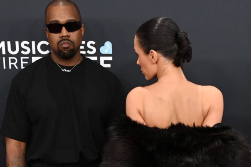 Grammy 2025 Kanye West wife Bianca Censori walks without clothes on red carpet