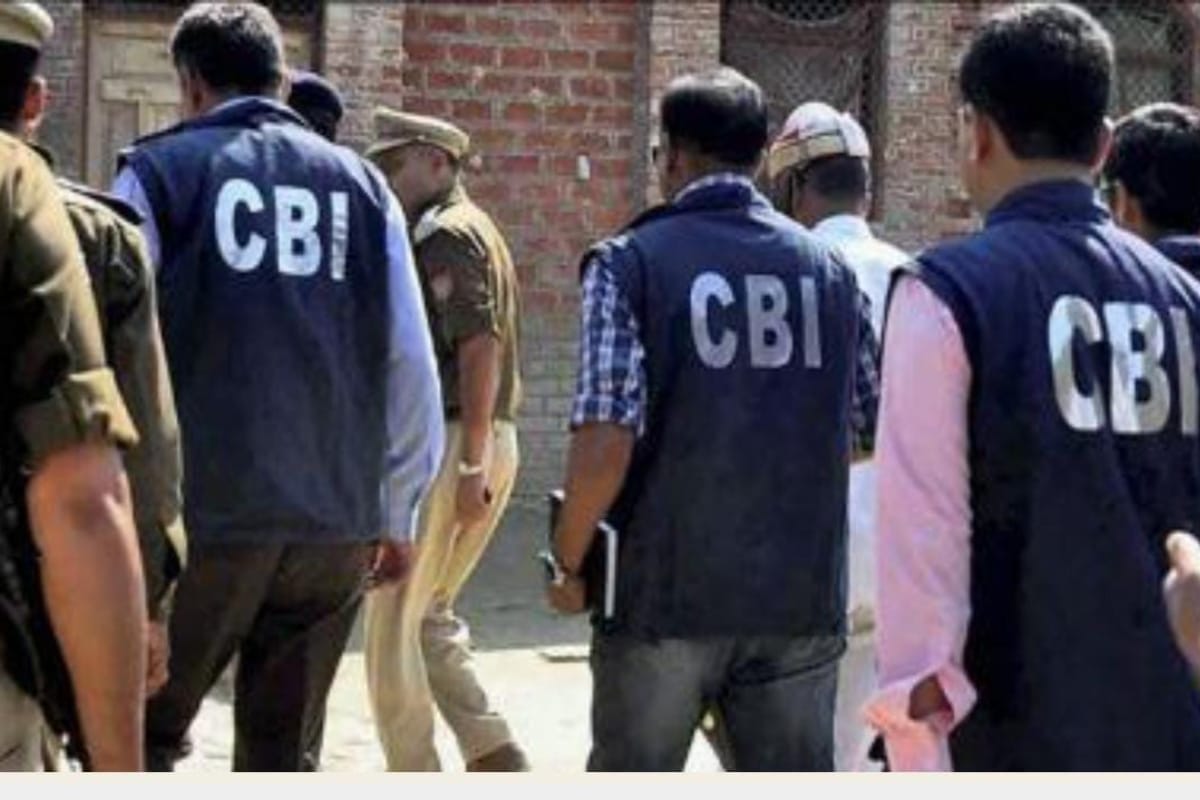 देवरिया में CBI की रेड…इनकम टैक्स अधिकारी ऑफिस का OS घूस लेते रंगे हाथ दबोचा गया