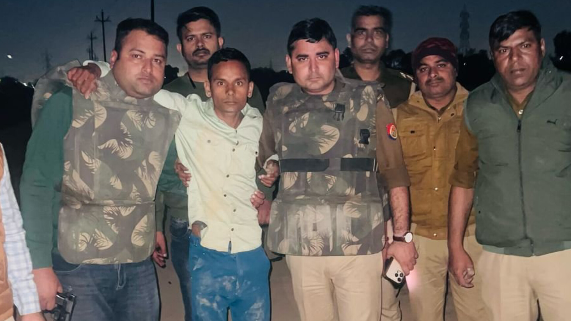 कार चुरा नेपाल में बेचने वाले के साथ मुठभेड़, जवाबी कार्रवाई में पुलिस ने मारी
गोली - image