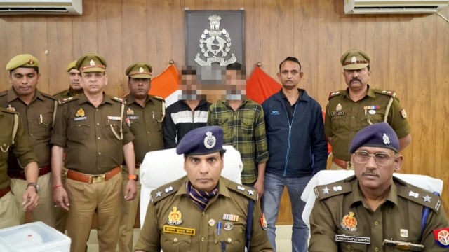 पुलिस की गिरफ्त में साइबर फ्रॉड करने वाले