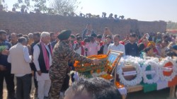 Farrukhabad tribute to martyr: उमड़ी भीड़, चीख-पुकार सुनकर लोगों की आंखें हुई नम - image