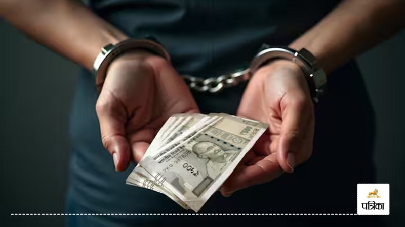 Bhopal Vikas Pradhikaran's clerk caught taking bribe of 10 thousand