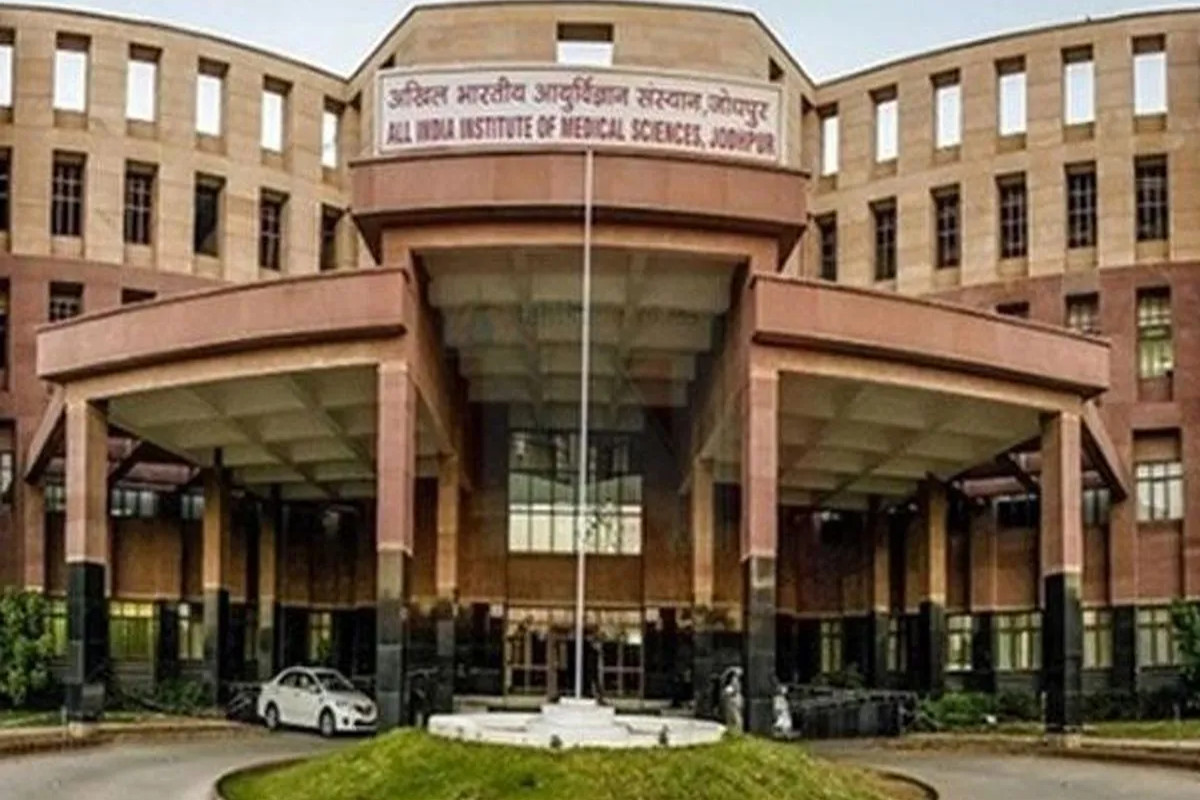 Jodhpur AIIMS: 1 महीने ICU, 13 दिन तक वेेंटिलेटर पर, आखिरकार डॉक्टरों ने मासूम
को दी नई जिंदगी