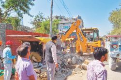 बस स्टैण्ड पर बनी अवैध दुकानों पर चला पीला पंजा, बुलडोजर के साथ पहुंचा प्रशासन,
इस एक्सप्रेस-वे का ट्रैफिक भी होगा डायवर्ट - image