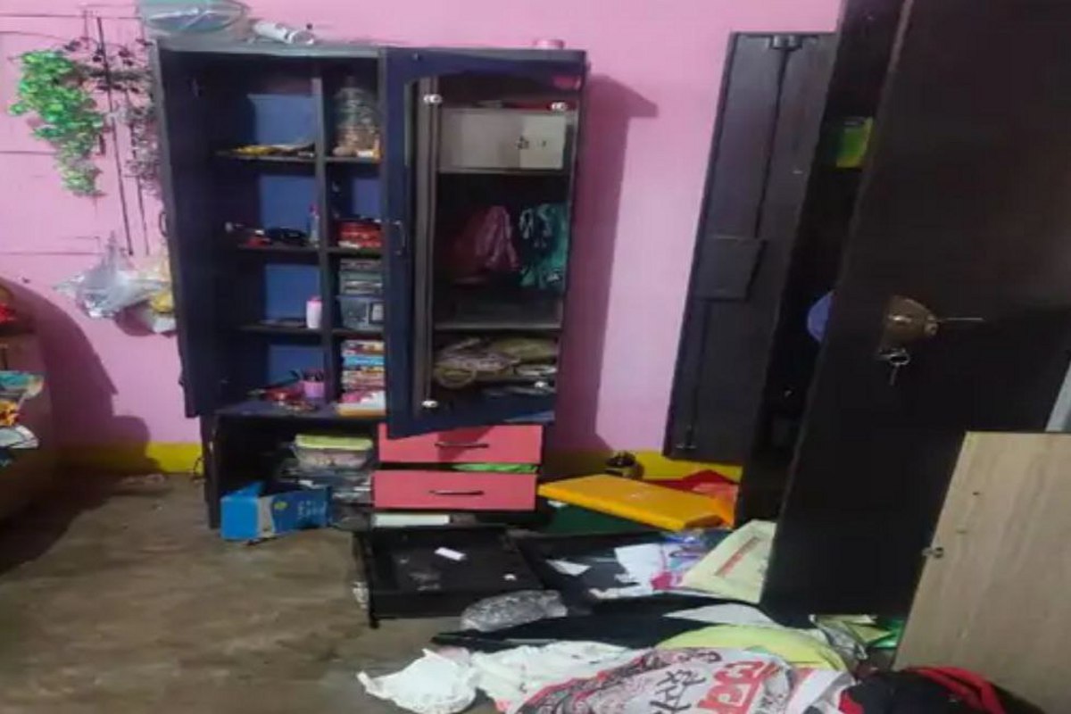 Loot in businessman house: Video: हथियारबंद 3 नकाबपोशों ने कारोबारी के परिवार को बनाया बंधक, फिर ज्वेलरी व कैश समेत की 30 लाख की लूट