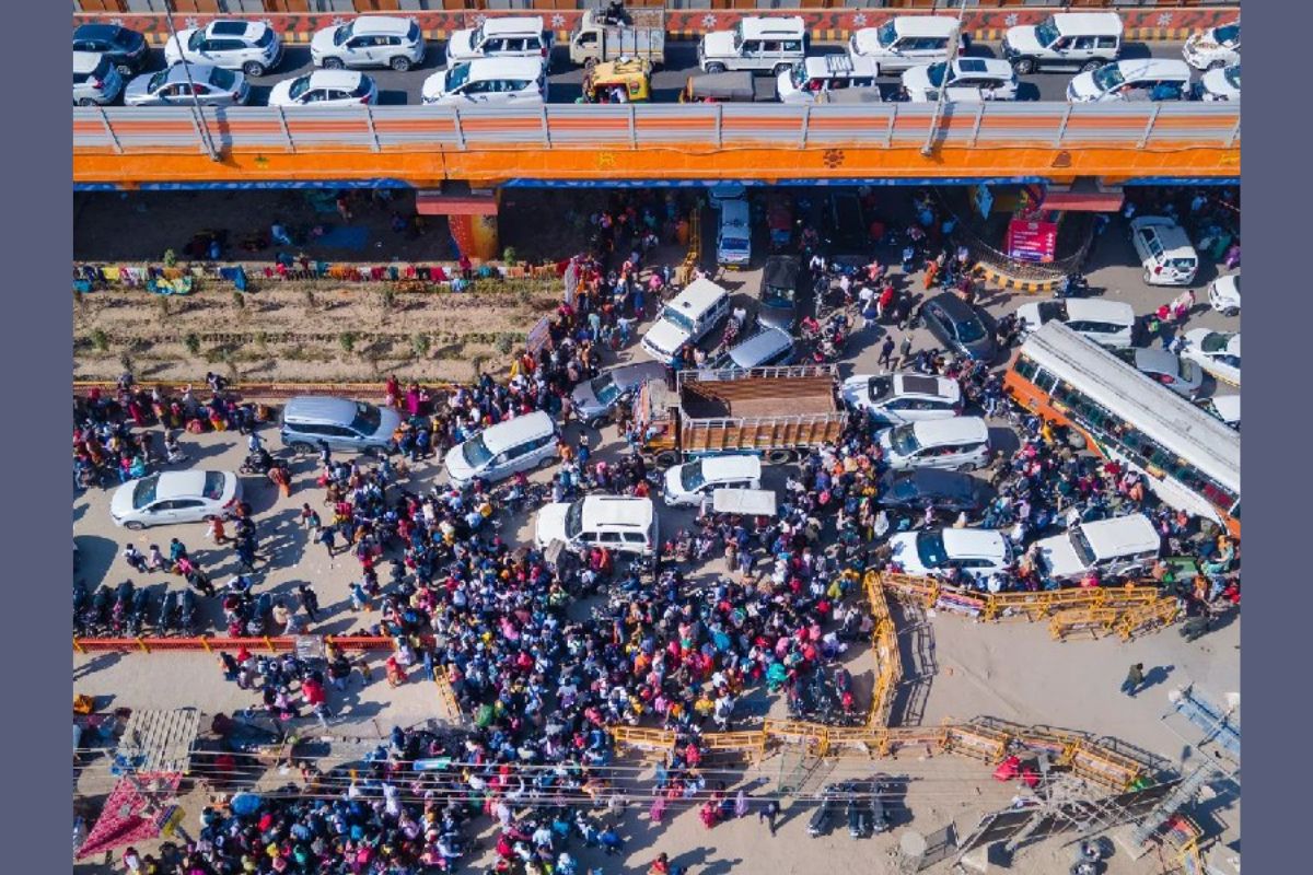 Maha Kumbh Traffic Chaos: 5 Key Reasons - image