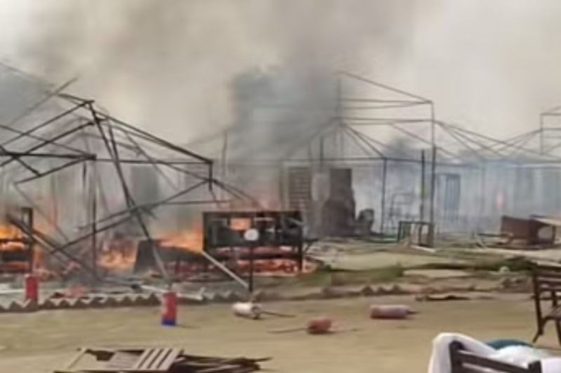 महाकुंभ में लगी आग (सांकेतिक तस्वीर)