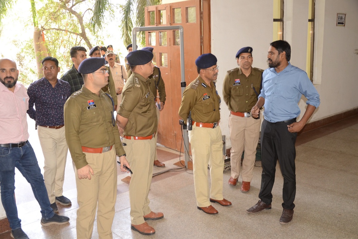 CG Nikay Chunav : नगरीय निकाय चुनाव के लिए बनाए गए स्ट्रांग रूम का किया निरीक्षण