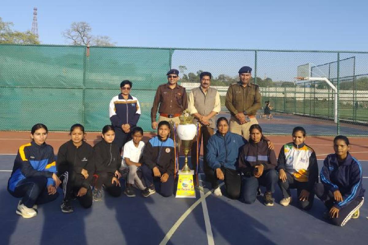 राज्य स्तरीय कबड्डी प्रतियोगिता में खेल परिसर की बालिकाओं को मिला पहला स्थान