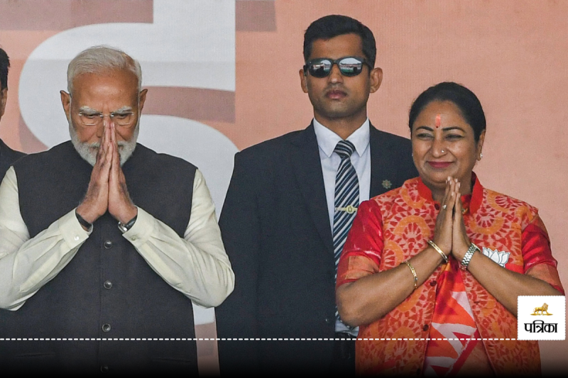 PM Modi attends oath-taking ceremony of Delhi CM