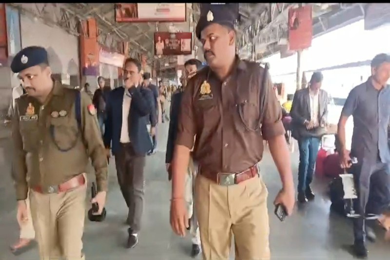 यूपी में हाई अलर्ट, रेलवे स्टेशनों पर सख्त सुरक्षा व्यवस्था
