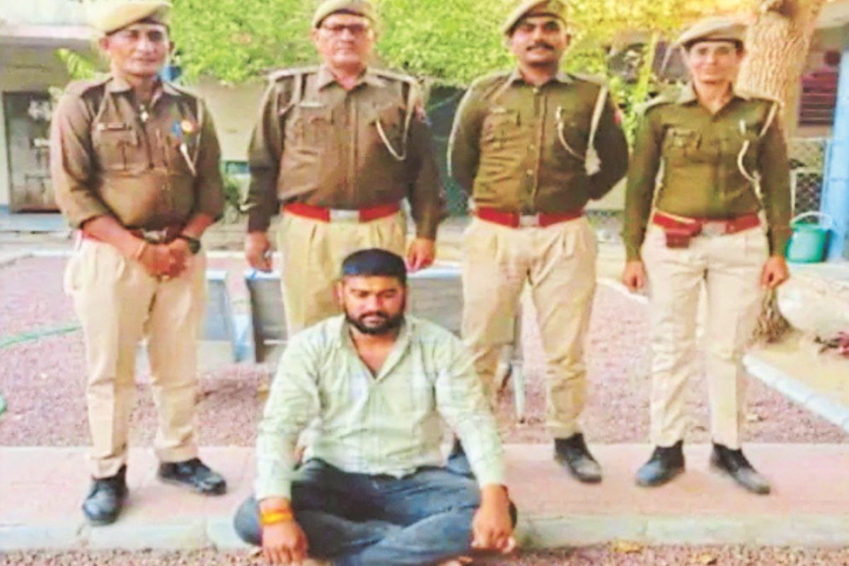 Honey Trap मामले में इनामी आरोपी गिरफ्तार, अश्लील फोटो से ब्लैकमेल कर वसूले थे
5.50 लाख रुपए