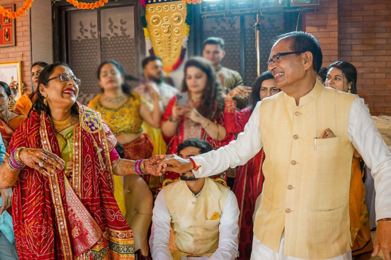 Shivraj Singh Chauhan - छोटे बेटे कुणाल सिंह चौहान की हल्दी रस्म की तस्वीरें