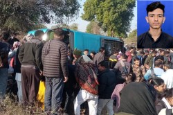 Rajasthan Accident: बाल काटकर बेटे को इंजीनियरिंग करवा रहे थे पिता, दर्दनाक
हादसे में उसी की हो गई मौत - image