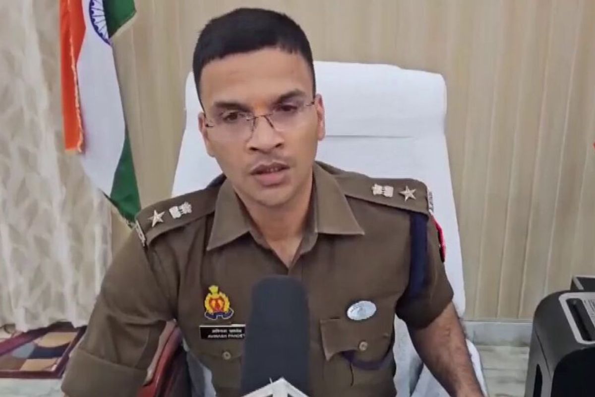 यूपी पुलिस का बड़ा एक्शन: कबूतरबाजों पर अब तक 18 मुकदमे, विदेश भेजने के नाम पर
करोड़ों की ठगी का भंडाफोड़!