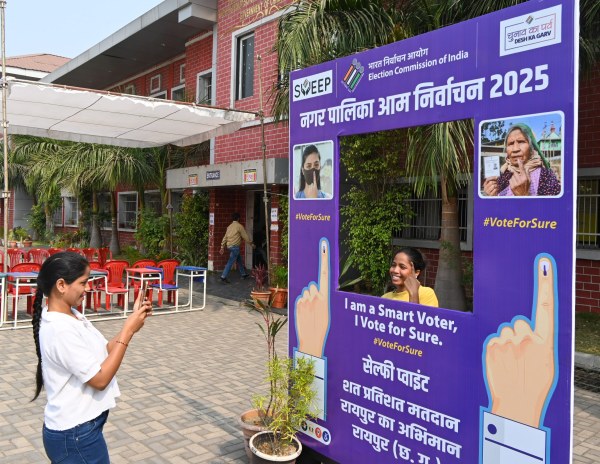 Chhattisgarh News: Citizens arrived to vote in urban body elections