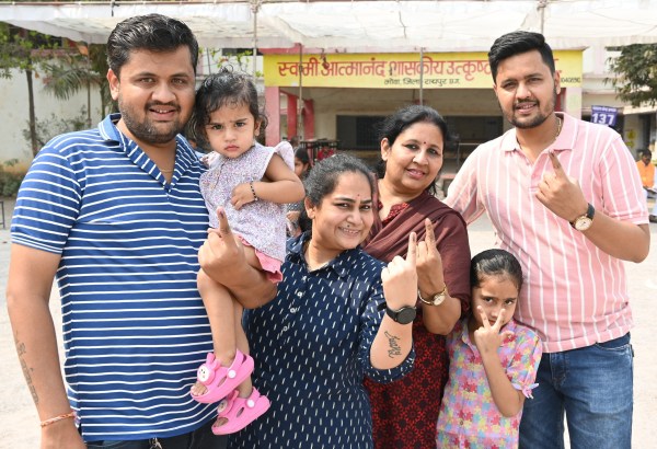 Chhattisgarh News: Citizens arrived to vote in urban body elections