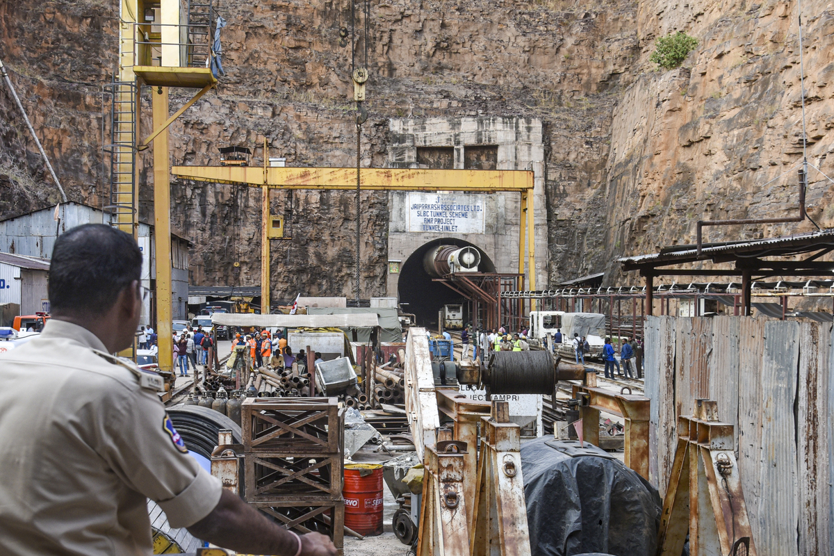 Telangana Tunnel Collapse: कौन है रैट माइनर? जिन्हें 8 जिंदगियां बचाने के लिए
बुलाया, दो साल पहले बचाई थी 41 लोगों की जान