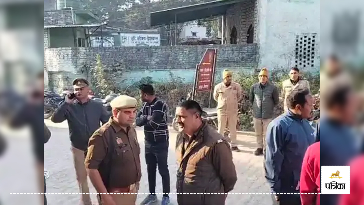 Bijnor News: फाइनेंस कंपनी के ऑफिस से 6 लाख की चोरी, सीसीटीवी फुटेज खंगाल रही
पुलिस