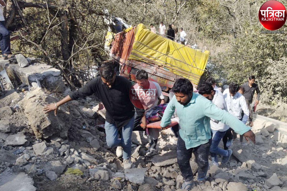 खतरनाक घाट में फिर मचा हाहाकार : कतारबद्ध चल रहे थे वाहन, ब्रेकफेल होने से भिड़े
ट्रक-पिकअप