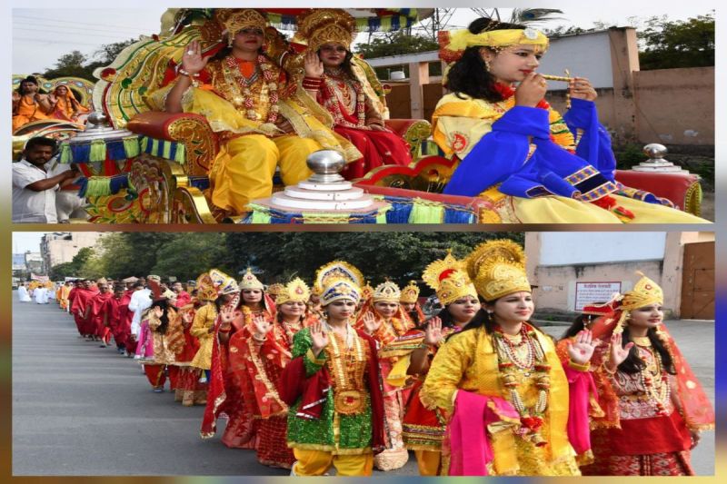 The tableau of Shiva, Lakshmi and Sita Ram became the center of attraction