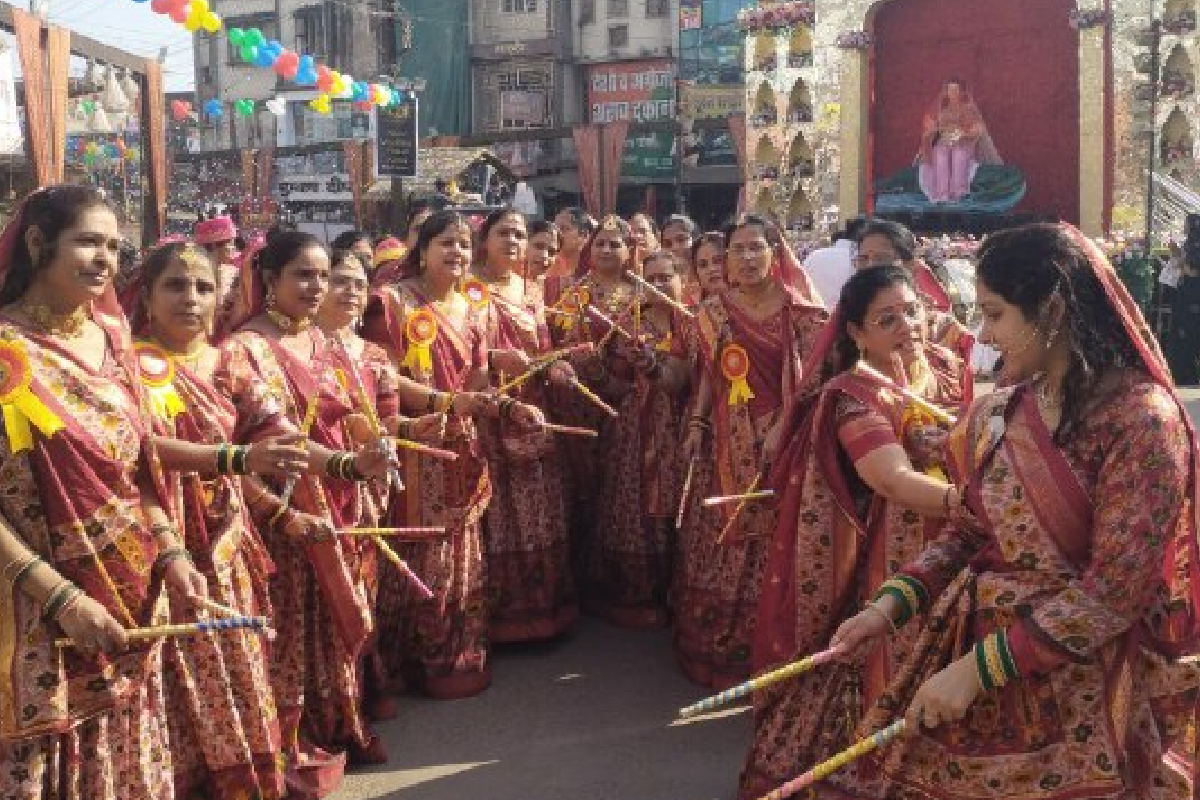 पंचकल्याणक एवं गजरथ महोत्सव को लेकर जैन समाज ने निकाली शोभायात्रा