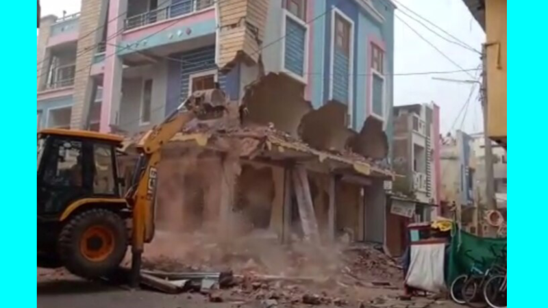 Houses and shops are being demolished to build 60 feet wide roads in MP
