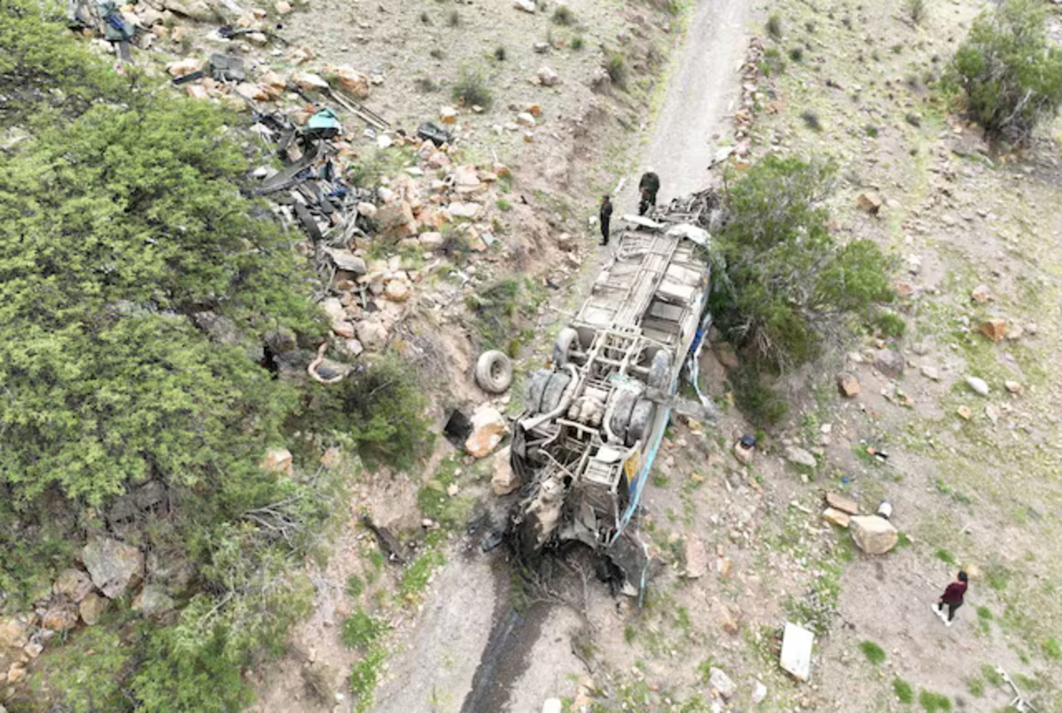 Bolivia Bus Plunge Kills 31