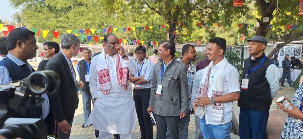 बस्तर के राजेश ने दिल्ली में मचाई धूम! चापड़ा चटनी और महुए कुकीज के दीवाने हुए लोग, देखें Photo..