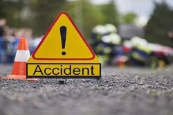 CG Road Accident: मंदिर से लौटते वक्त हादसा, बहन की मौत, भाई घायल - image