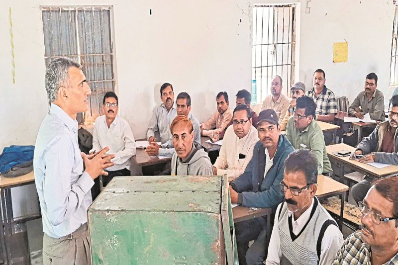 CG Suspended: चुनाव प्रशिक्षण में लापरवाही, 6 कर्मियों को किया गया निलंबित