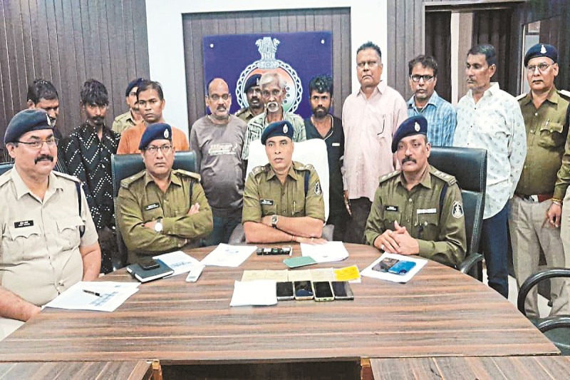 CG Land Scam: फर्जी रजिस्ट्री दस्तावेज तैयार कर शासकीय जमीन बेची, 8 आरोपी गिरफ्तार