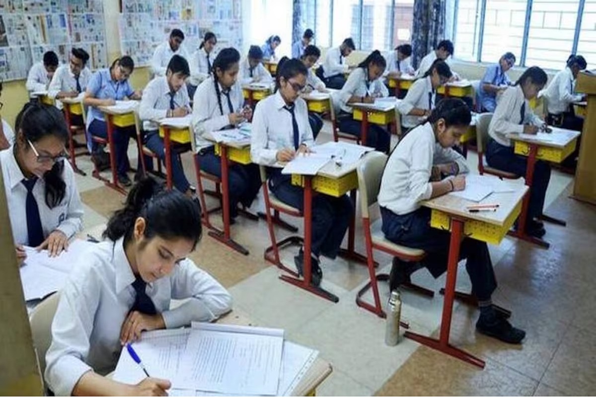 CBSE Board Exam: 10वीं और 12वीं बोर्ड परीक्षा के एडमिट कार्ड जारी, नक़ल करने पर
लग जाएगा दो साल के लिए बैन