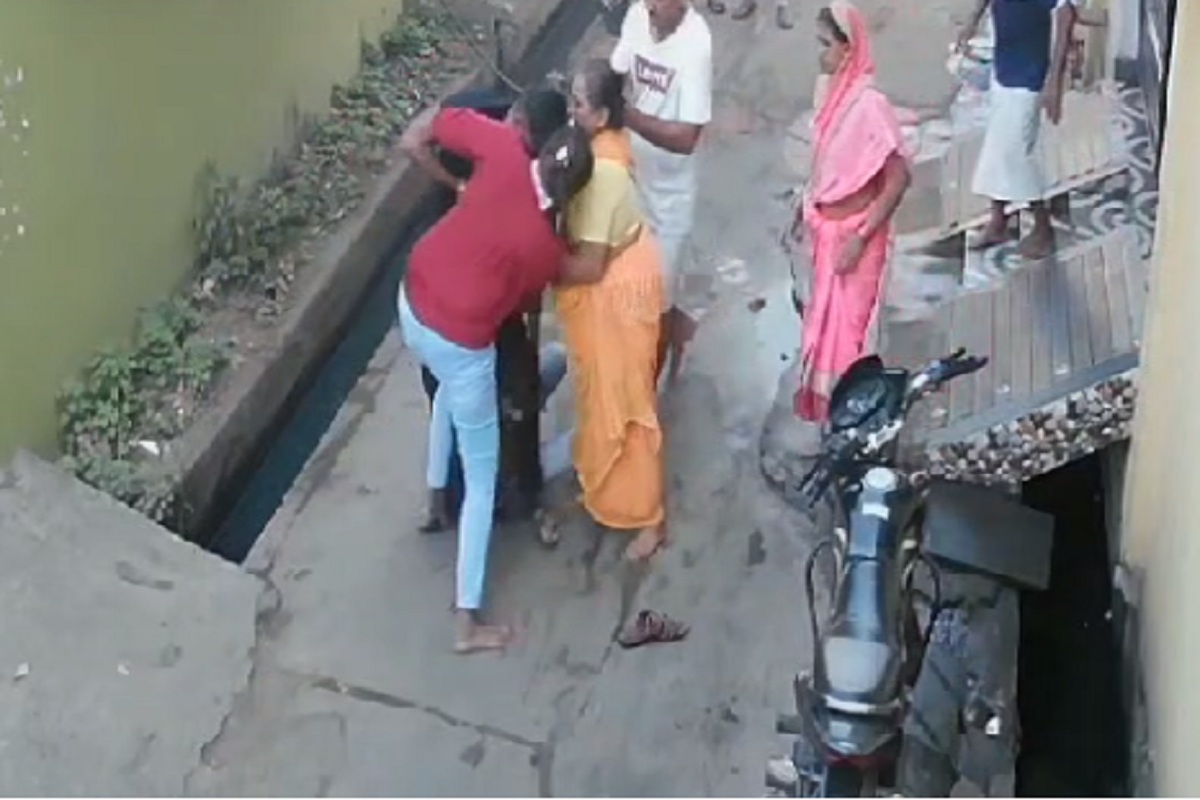 Raipur News: राजधानी में एक बार फिर चाकूबाजी, देखें CCTV वीडियो