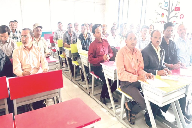 CG Election 2025: शिक्षकों को चढ़ा चुनावी फीवर, ड्यूटी से बचने विभाग में लगाई अर्जी