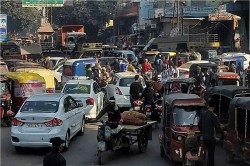 CG Traffic News: शहरी क्षेत्र में एक लाख से अधिक वाहन, पर नहीं है पार्किंग
व्यवस्था.. - image