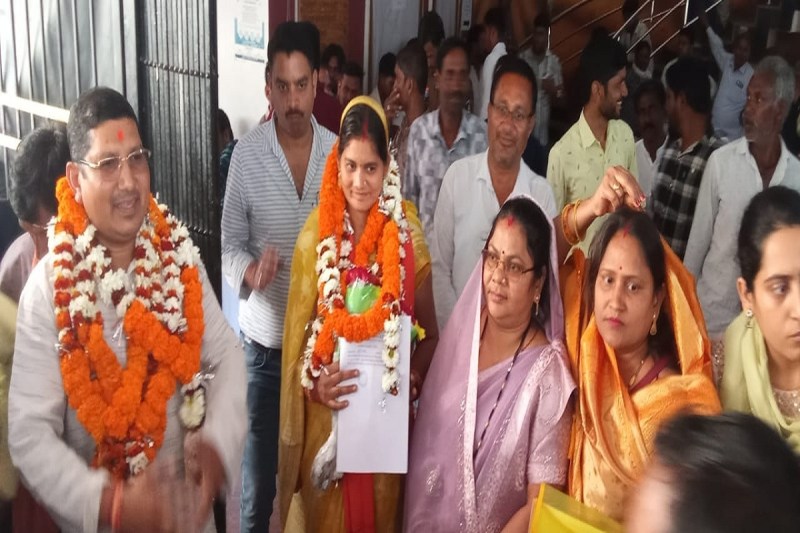 CG Election 2025: आरंग में BJP का शक्ति प्रदर्शन, भाजपा प्रत्याशी दुर्गा परसराम साहू ने भरा नामांकन, बोले - सेवा ही मेरा संकल्प