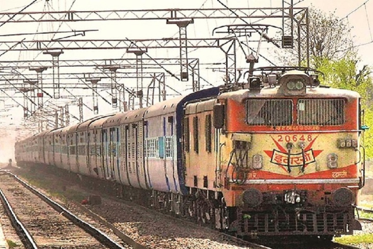 Train Cancelled: रेल यात्रियों को एक बार फिर होगी परेशानी, ये तीन लोकल ट्रेन
रद्द