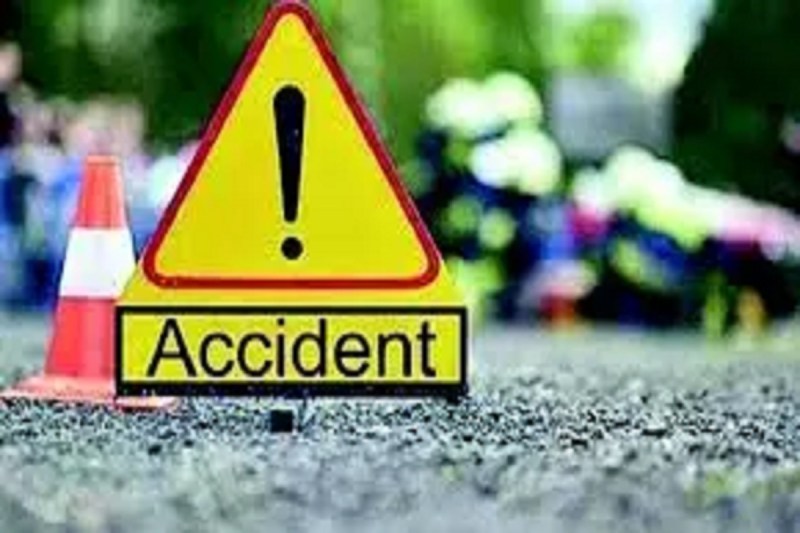 CG Accident: टोल टैक्स बचाने गांव से निकल रही ट्रक ने बाइक को रौंदा, 6 साल की बच्ची की मौत