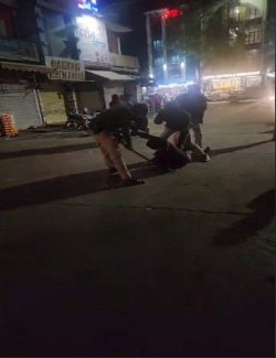 दुकानदार को बीच सडक़ पर डंडे पीटने वाले 3 पुलिसकर्मी लाइन अटैच, विभागीय जांच
बैठाई - image