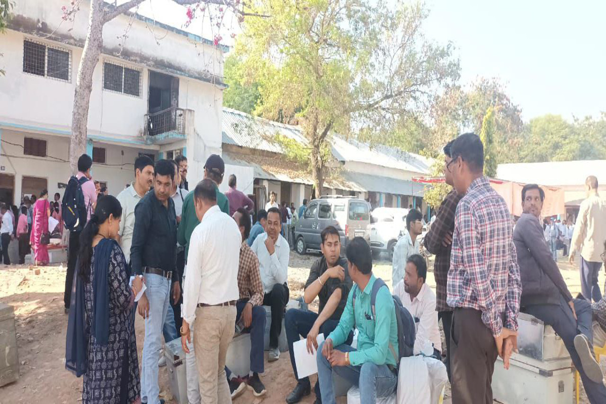 vedio स्ट्रांग रूम से थानों तक पहुंचे प्रश्नपत्र, परीक्षा के दिन कलेक्टर
प्रतिनिधि लेकर जाएंगे स्कूल