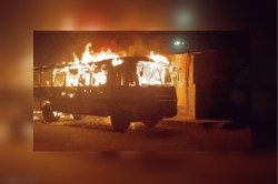 Fire in Roadways Bus: राजस्थान में अचानक सड़क पर चलने लगी बर्निंग रोडवेज बस,
दीवार से टकराकर रुकी, जलकर हुई खाक - image