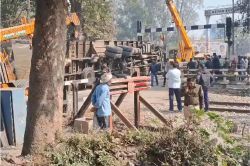 बरेली में रेलवे ट्रैक पर पलटा ओवरलोड ट्रक, ट्रेनों का संचालन बाधित, जाने मामला - image