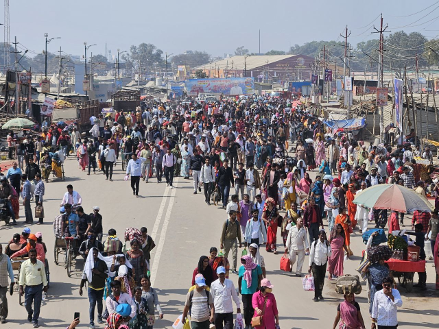 CM Yogi Instructions on Mahakumbh Traffic Jam