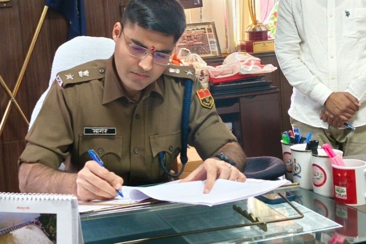 IPS Couple Success Story: पत्नी की विदाई के बाद पति ने संभाली जिले की ...